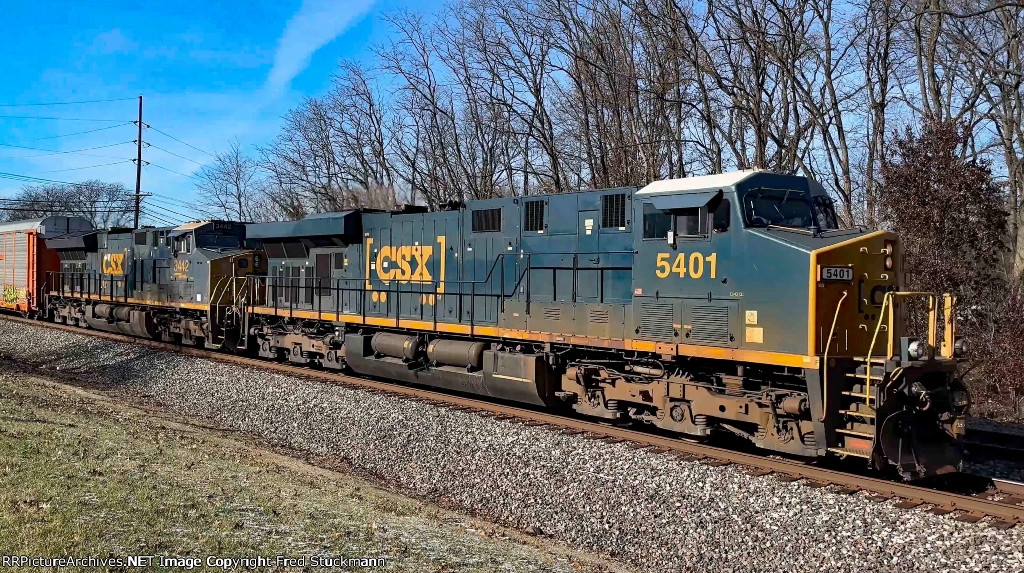 CSX 5401 leads I018 a short while later.